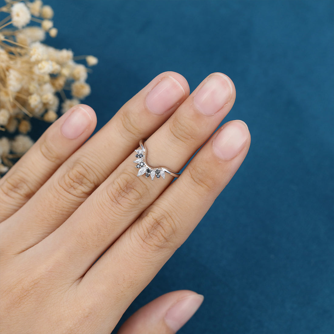 Moissanite | Black diamond Curved Wedding Band Ring