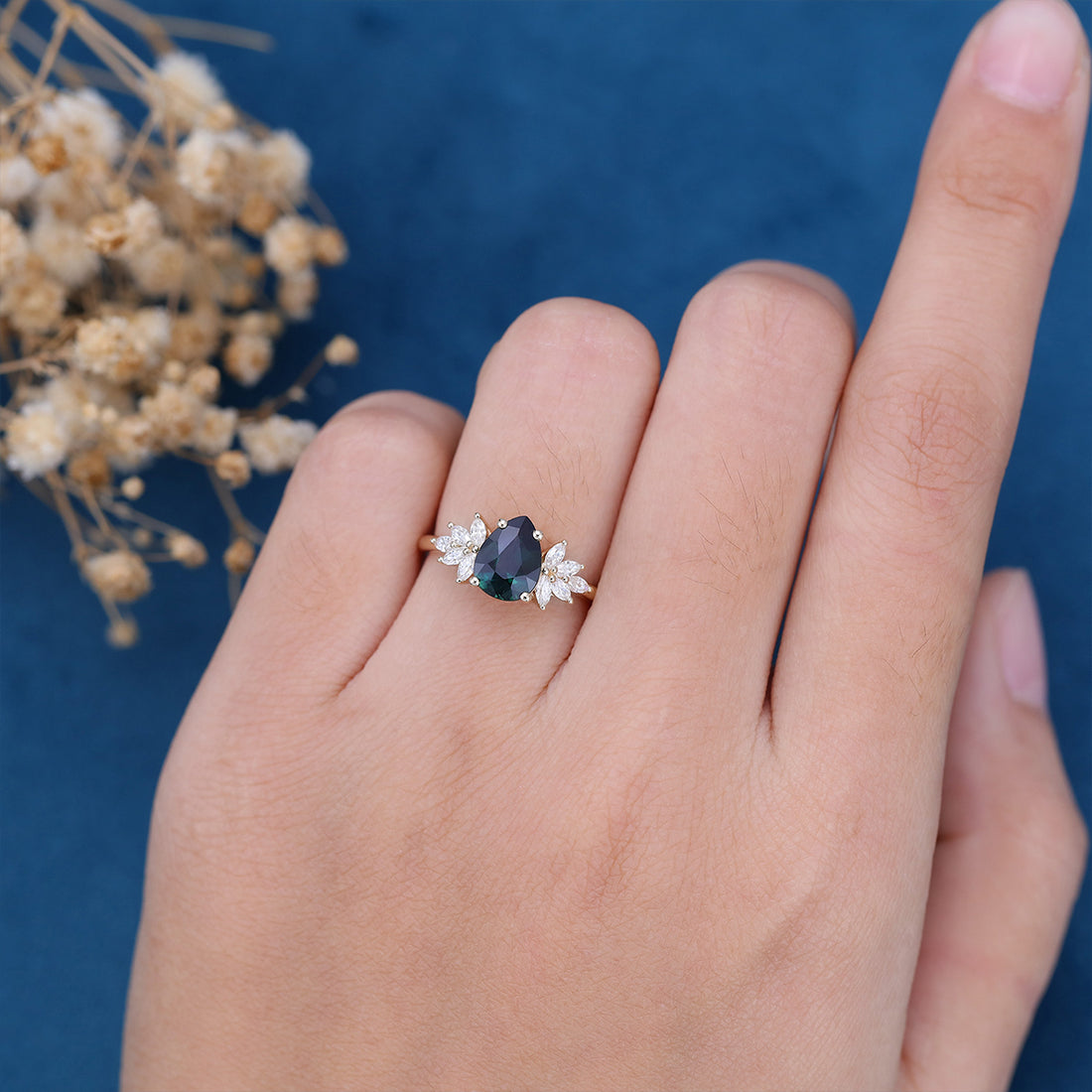 Pear cut Blue-Green Sapphir Cluster Engagement ring