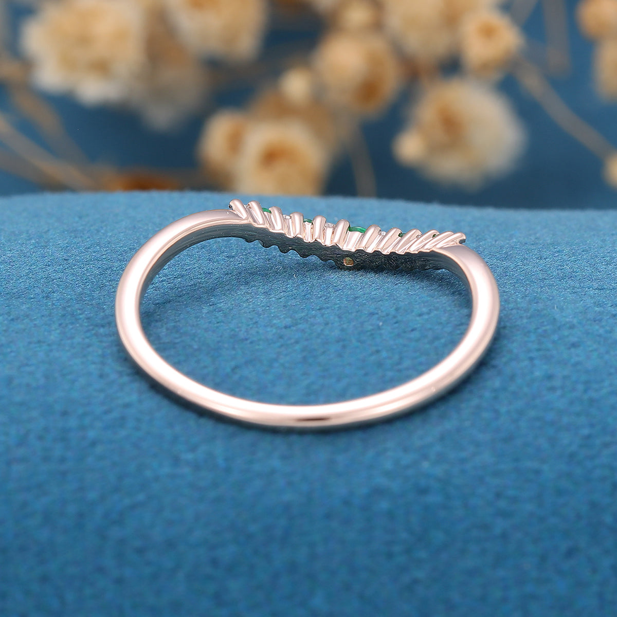 Diamond/Emerald Curved Wedding Band Ring