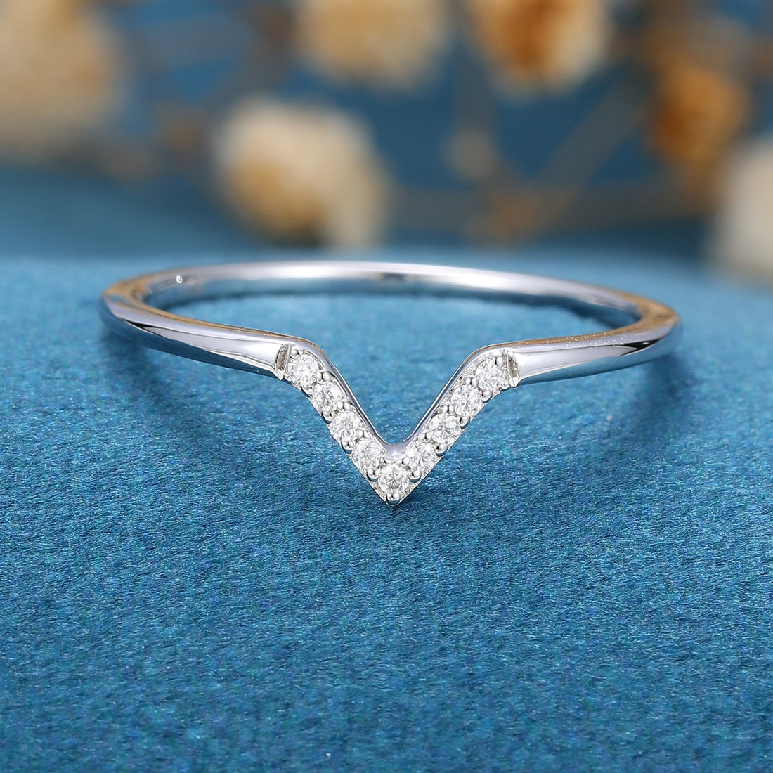 Round cut Diamond Chevron Wedding Band Ring