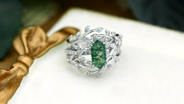 Moss Agate Engagement Rings Meaning: Growth, Love & New Beginnings in Nature-Inspired Jewelry
