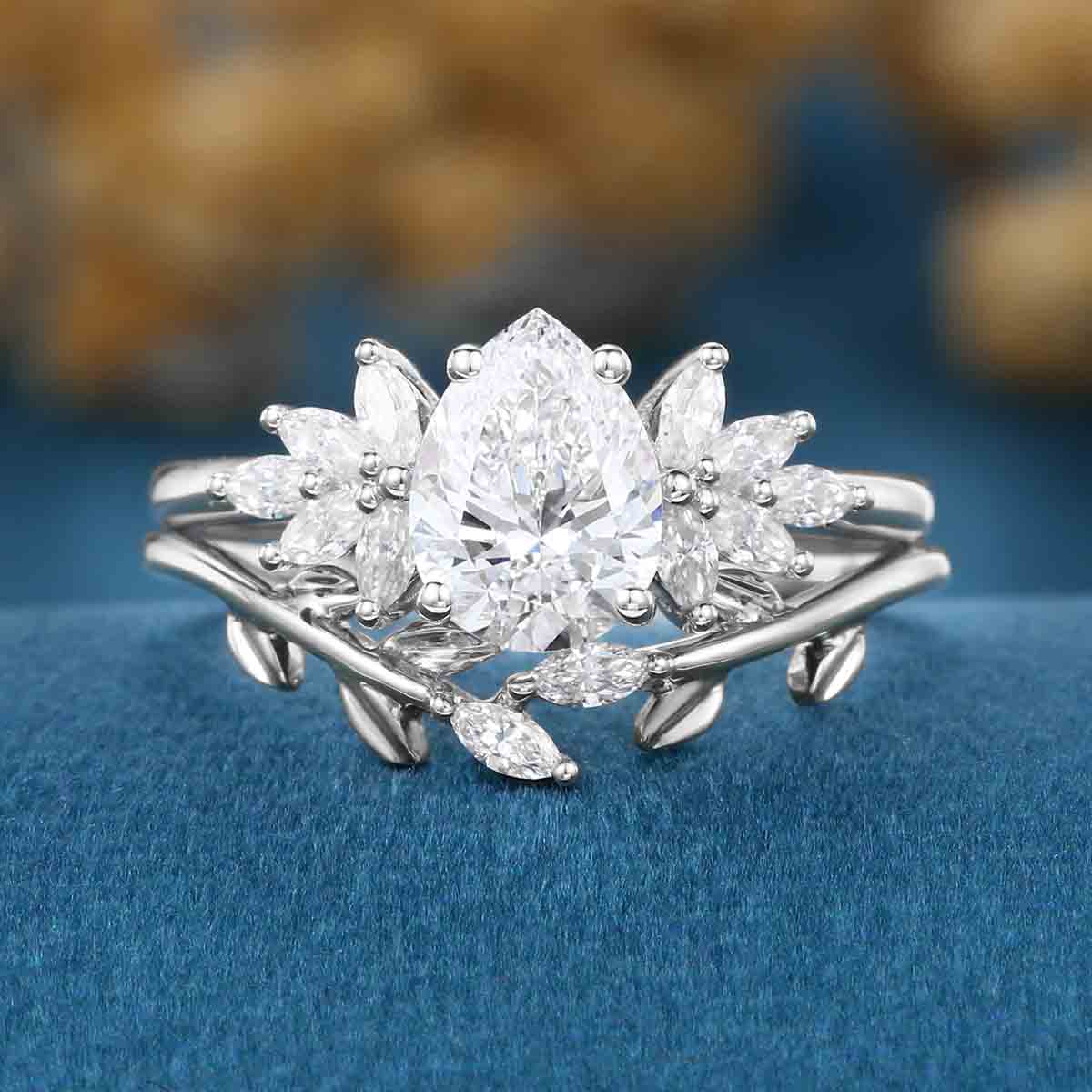 1.0CT~5.0CT Pear cut Lab Grown Diamond Cluster Engagement Ring Set