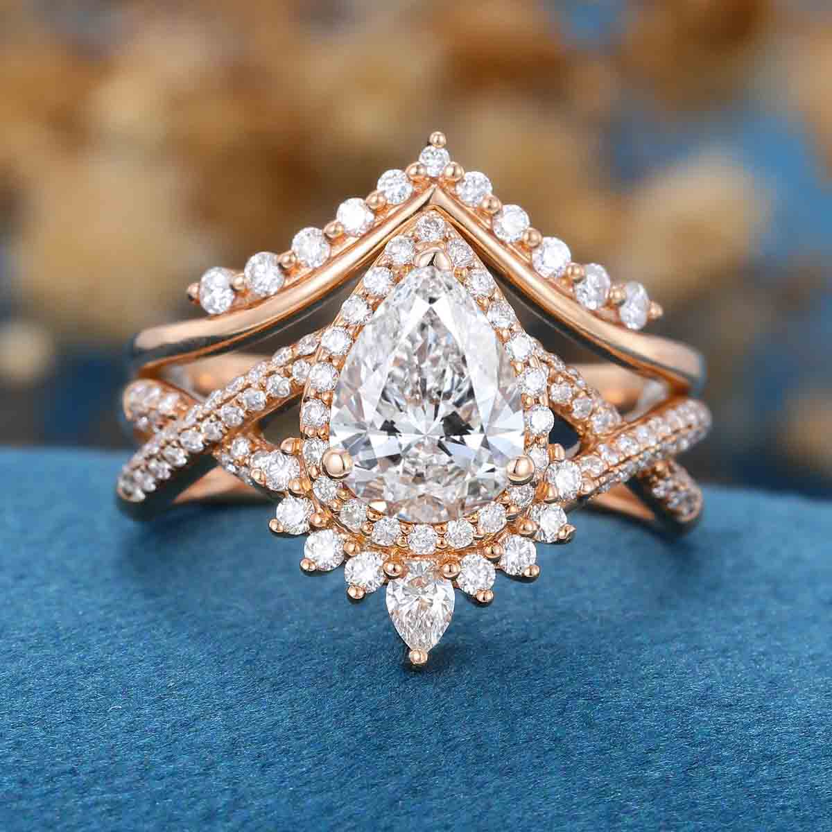 1.0CT~5.0CT Pear cut Lab Grown Diamond Halo Bridal Set