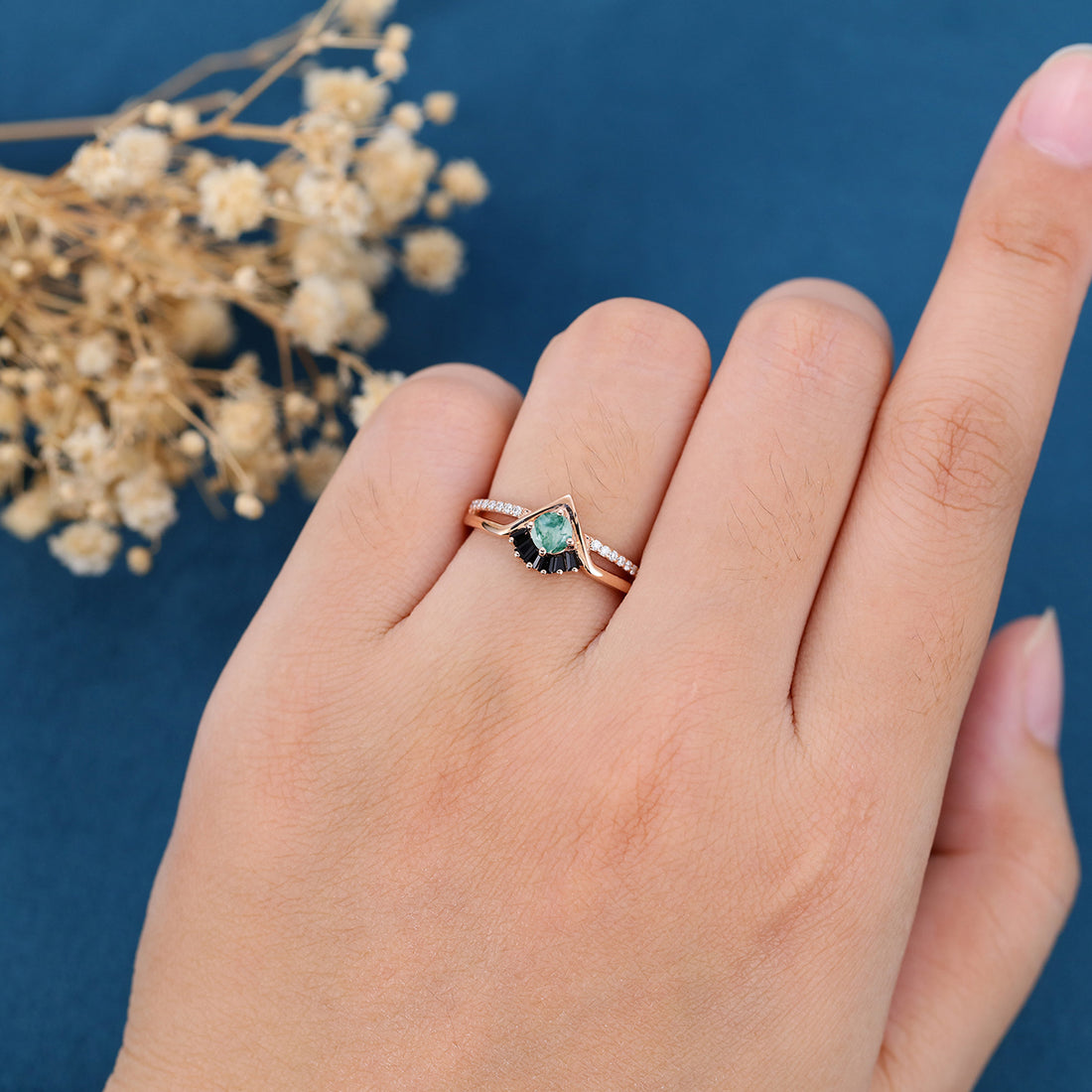 Round cut Moss Agate Matching Diamonds | Black Onyx Gold Engagement Ring