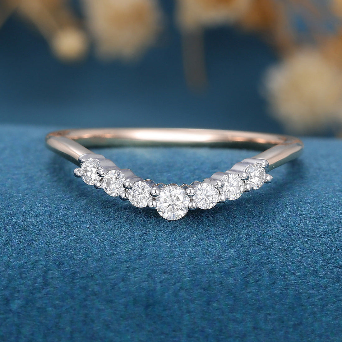 Round cut Moissanite | Diamond Curved Wedding Band Ring