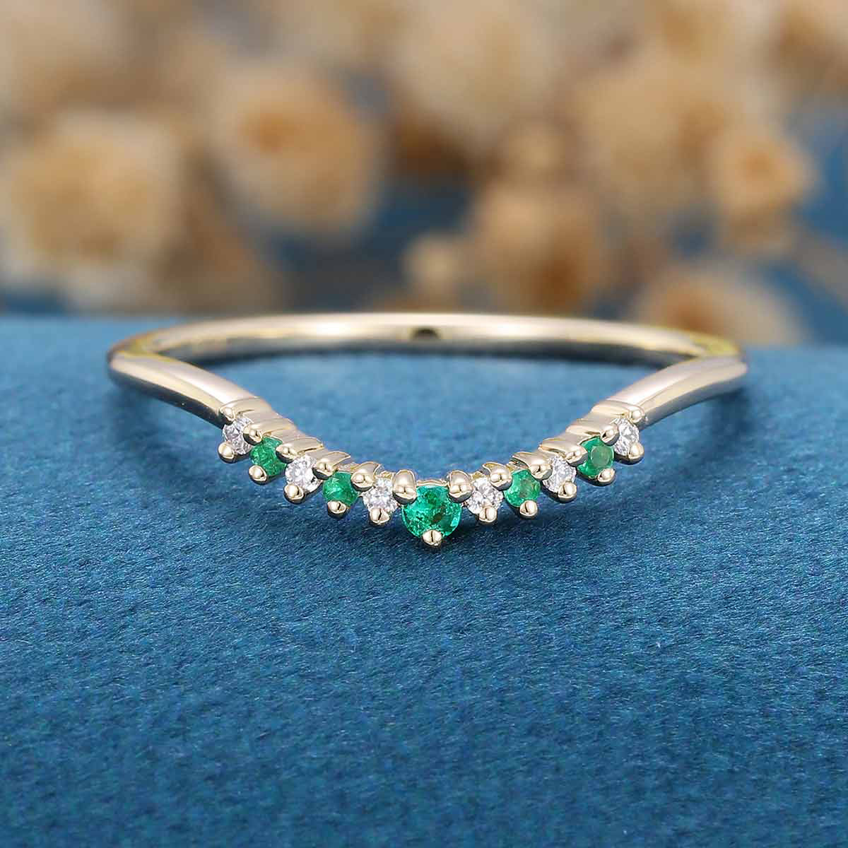 Diamond/Emerald Curved Wedding Band Ring