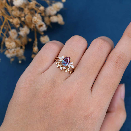 Pear cut Alexandrite | Diamond Engagement Ring Bridal Set 