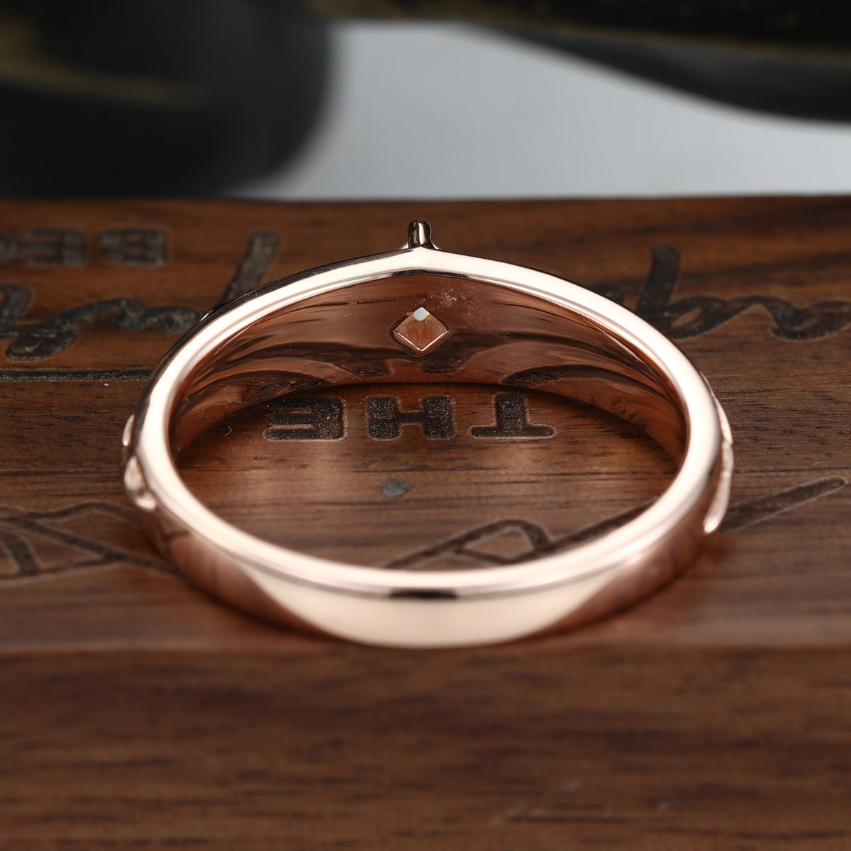 Minimalist Men's Moissanite Ring - Sleek Modern Design, Comfort Fit