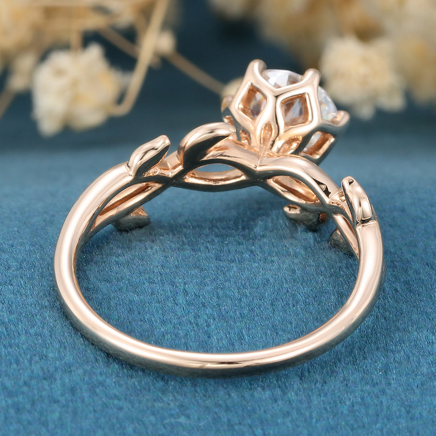 Nature Inspired Roud cut Moissanite Leaf Gold ring set