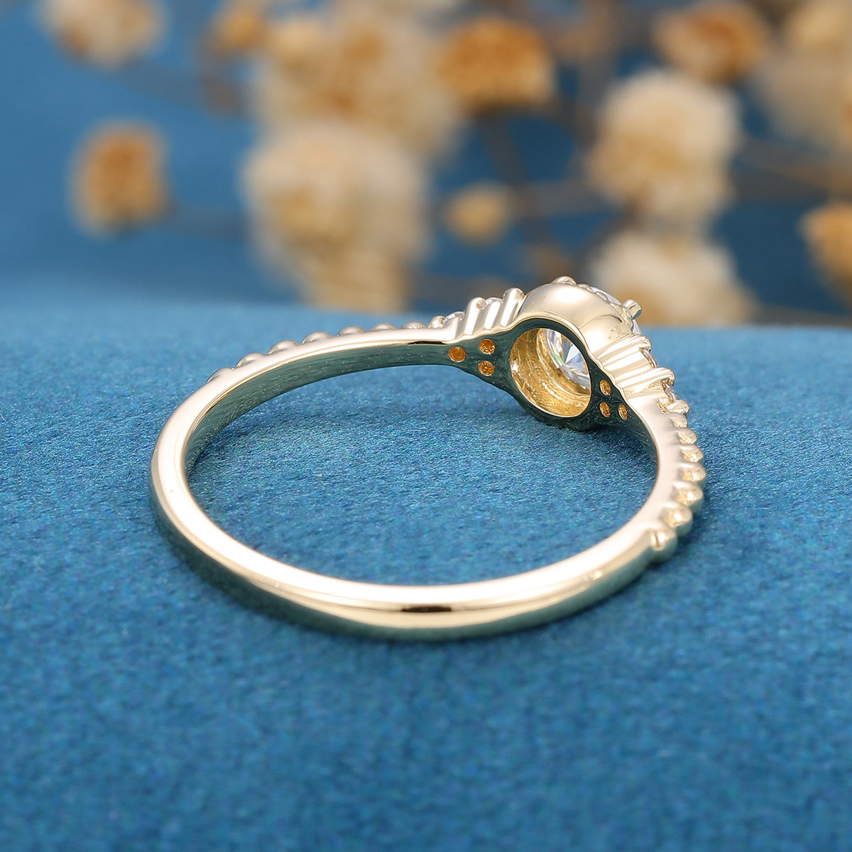 Round cut Moissanite Twisted Engagement Ring 