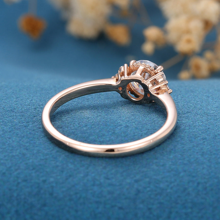 Round cut Moissanite Engagement ring 
