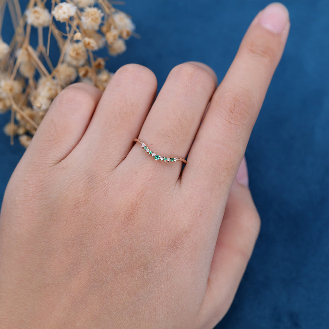 Diamond/Emerald Curved Wedding Band Ring