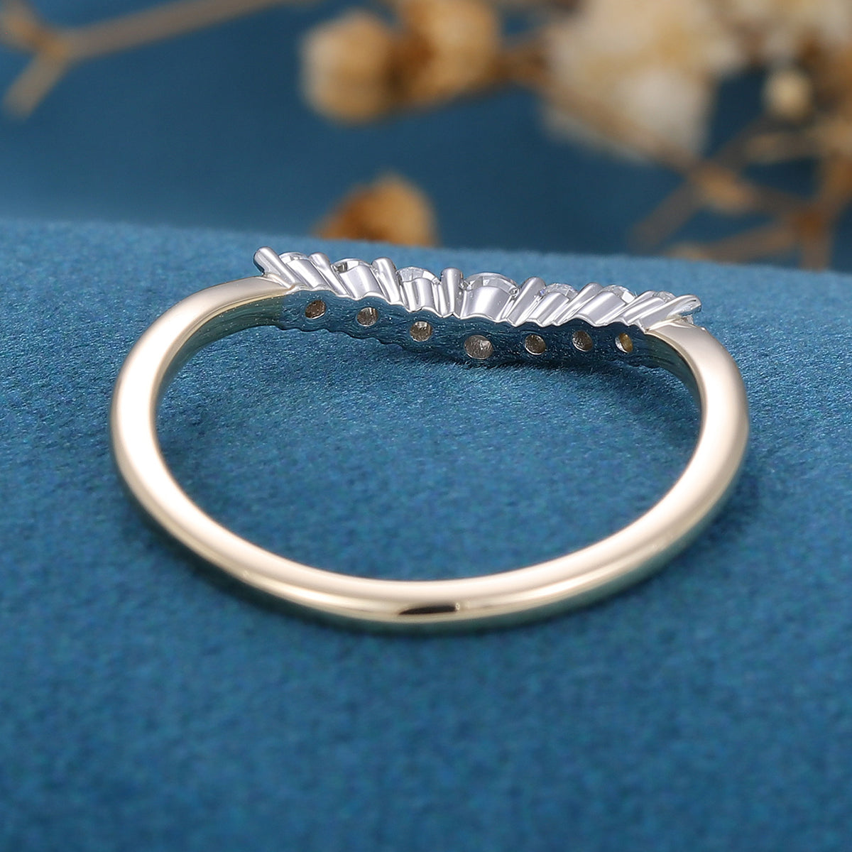 Round cut Moissanite | Diamond Curved Wedding Band Ring 