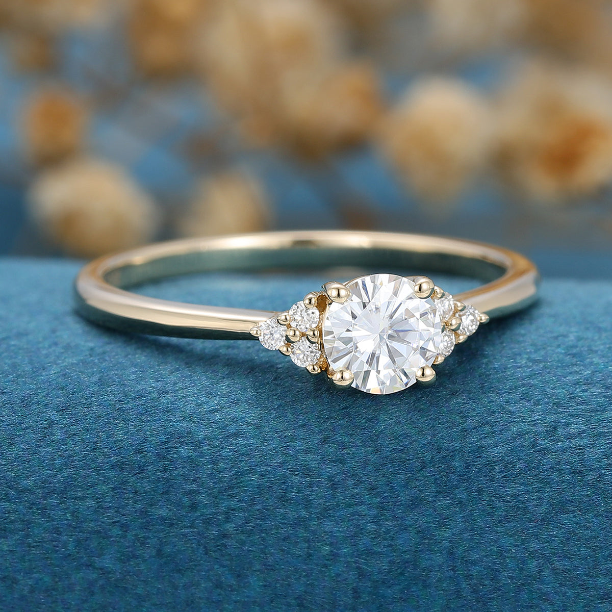 Round cut Moissanite Engagement Ring 